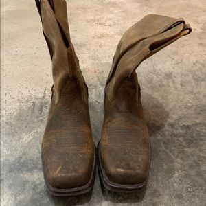 Ariat size 12D square toe boots